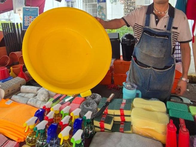Ya sea una cubeta o un tambo grande, cualquier recipiente es apto para afrontar los tandeos. EL INFORMADOR/J. Velasco
