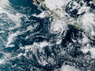 "Trudy" se encontraba a unos 360 kilómetros al suroeste de Acapulco, Guerrero, la tarde de este viernes. EFE/NOAA