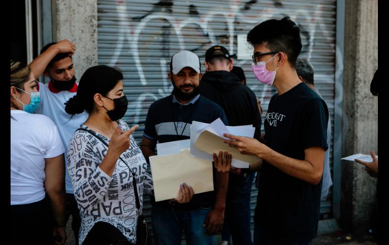 Estos estudiantes de nivel medio superior inscritos en la Beca Benito Juárez reciben su pago este 20 de octubre. EL INFORMADOR/ARCHIVO