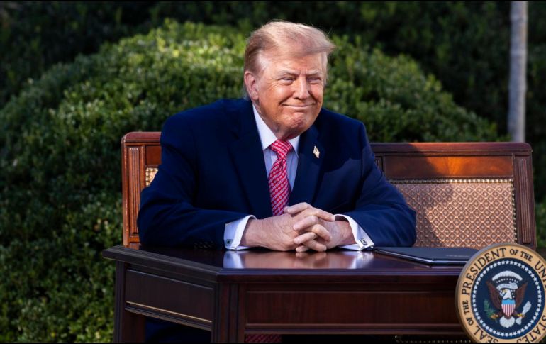 La propuesta no es nueva; a principios de septiembre, Trump compartió una imagen del contorno de Nuevo México en la que aparecía la palabra “México” tachada en rojo y sustituida por “América”. EFE/J. LO SCALZO