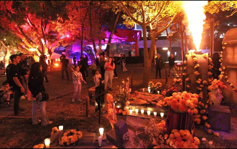 Expertos anticipan mayor actividad en mercados, restaurantes, hoteles y servicios de transporte y agencias de viajes por el Día de Muertos 2026. EL INFORMADOR / ARCHIVO