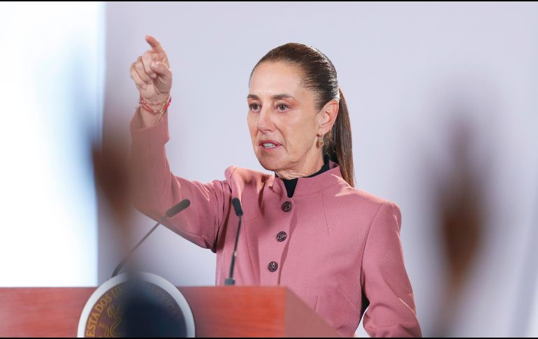 Sheinbaum tuvo una imagen positiva de 69% en el ranking del mes de septiembre, por lo que su aprobación aumentó en tres decimales porcentuales durante octubre. EFE / I. Esquivel