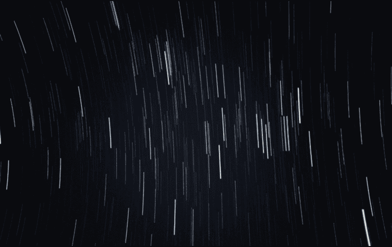 Las Oriónidas son una lluvia de meteoros anual originada por los restos de polvo y hielo del cometa Halley. CANVA