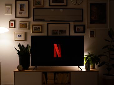 Netflix tuvo un gran impulso gracias a exitosas producciones en español como "La Captura" y "El padre de mi hija". ESPECIAL/PEXELS