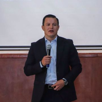 Julio Hurtado reiteró que enfrentar la crisis del agua requiere sumar conocimientos técnicos, voluntad política y coordinación institucional. FACEBOOK