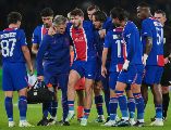 Khvicha Kvaratskhelia sufrió una rotura del ligamento cruzado anterior de la rodilla derecha durante el partido del PSG contra el Barcelona. AP / T. Camus
