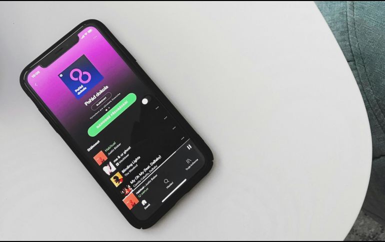 Si compartes Spotify con personas que viven en domicilios diferentes, ten presente que el plan Familiar está destinado a quienes conviven en la misma dirección. UNSPLASH