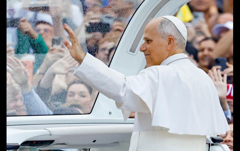 El Papa regresó al Vaticano el sábado, cuatro días después de que le extirparan el lóbulo inferior de su pulmón derecho. EFE/F. Frustaci