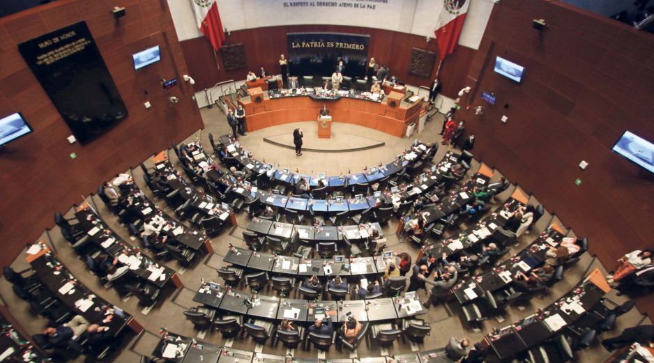 En reunión extraordinaria, ambas comisiones del Senado avalaron por mayoría aumentos a diversos servicios migratorios, financieros y de telecomunicaciones. SUN/ARCHIVO