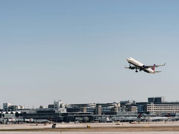 Mientras tanto, Estados Unidos ordenó el miércoles a algunos diplomáticos y a las familias de empleados del gobierno estadounidense que abandonaran Arabia Saudí. UNSPLASH