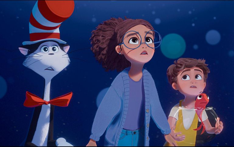 El Gato con Sombrero, Gabby y Sebastián, en una escena de la cinta. CORTESÍA