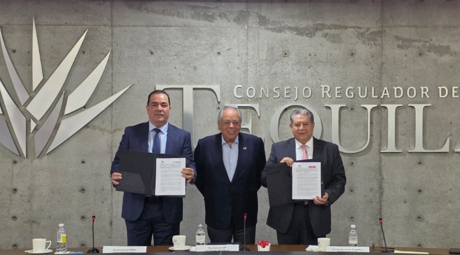 La firma de los convenios abre nuevas oportunidades para fortalecer las operaciones de los productores autorizados de tequila. ESPECIAL