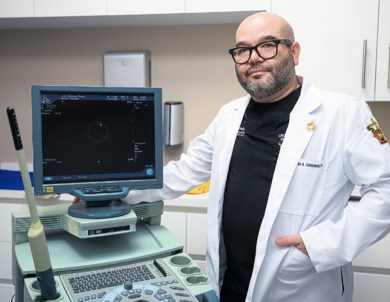 Labor sin precedente. Una histórica campaña coordinada por su equipo logró realizar 505 colonoscopías en nueve semanas, detectando a tiempo 12 casos de cáncer. ESPECIAL&nbsp;