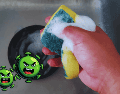 La esponja de cocina tiende a acumular microorganismos, ya que la humedad y los restos de comida que se alojan en ella creando el ambiente ideal para generar bacterias. ESPECIAL / CANVA