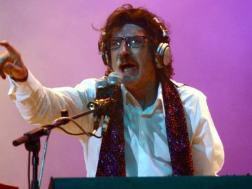 A pesar de que su época de mayor auge comercial ocurrió en las décadas de los ochenta y noventa, Charly García mantiene una vigencia impresionante en la era digital. EFE / Q. Fidalgo