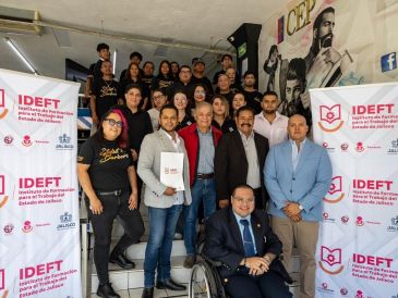 Miles de personas fueron capacitadas en áreas como Carpintería, Reparación de Motocicletas, Computación, Excel Avanzado y Lengua de Señas Mexicana.   ESPECIAL/IDEFT Jalisco