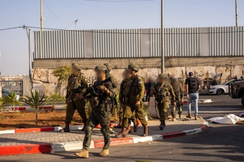 Soldados de las FDI y agentes de la Policía de Fronteras de Israel inician operaciones ofensivas en la zona de Hebrón. EFE/FDI