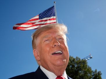 Trump defendió sus reformas al asegurar que la Casa Blanca es "un símbolo de Estados Unidos" que "debe ser debidamente mantenido y pintado". EFE/Y. Gripas