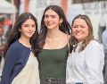 Isabella y Valentina Valencia con Claudia Robles. GENTE BIEN JALISCO / Revista del 30 de octubre 2026
