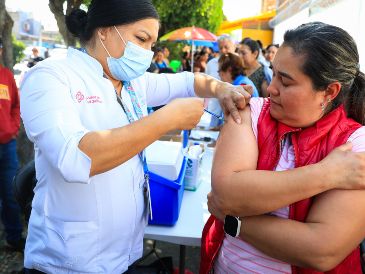 Descubre si perteneces a los grupos vulnerables que deben recibir la vacuna gratuita del IMSS. EL INFORMADOR/J. Acosta