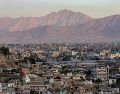 El horizonte de la ciudad queda enmarcado por las cimas de las montañas en Kabul, Afganistán. EFE/S. Popal