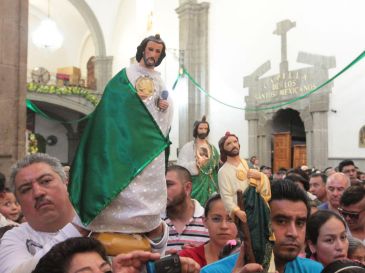 Con el paso de los años, San Judas Tadeo se convirtió en un referente de consuelo para quienes atraviesan momentos de incertidumbre. NTX / ARCHIVO