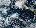 La tormenta tropical "Vance" bajó de intensidad, pero sus efectos continúan. EFE/NOAA-NHC
