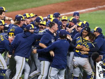 Los Brewers hicieron historia en 2026 gracias a un modelo de trabajo que priorizó la planeación y las decisiones acertadas. EFE/G. BOGDON.