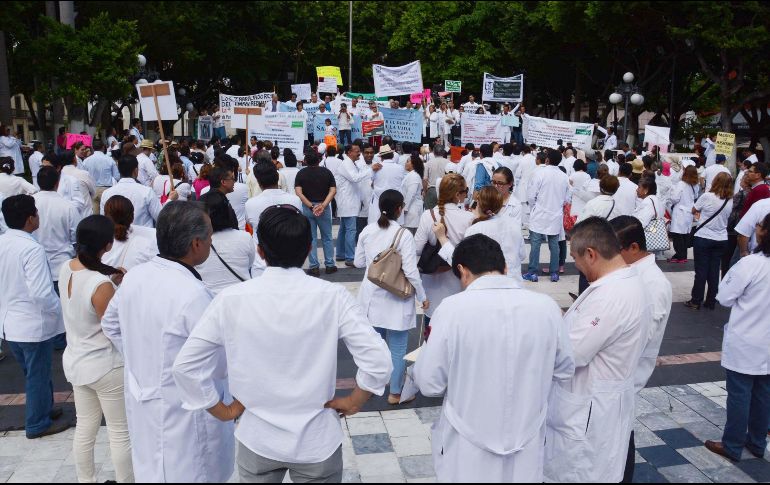 Las manifestaciones forman parte de una jornada de inconformidad contra los acuerdos salariales alcanzados por la dirigencia sindical y la institución. SUN/Archivo