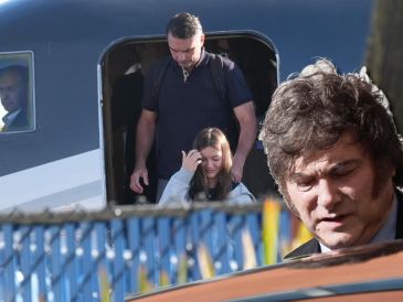 Flávio Bolsonaro a su llegada al aeropuerto privado Miami Opa-Locka el 28 de octubre de 2026, en Opa-locka, Florida. AP / EFE / ARCHIVO
