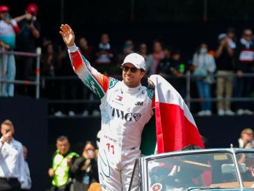 Checo Pérez tendría ingresos potenciales superiores a los 33 MDD por año, una cifra que lo coloca entre los seis pilotos mejor pagados de la máxima categoría del automovilismo. EFE / I. Esquivel