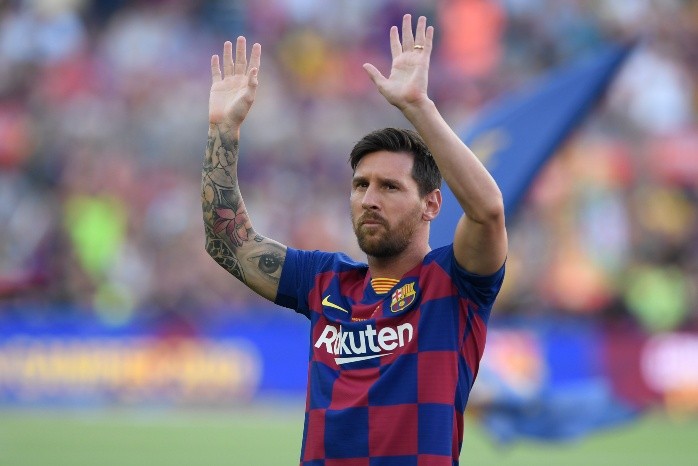 (FILES) In this file photo taken on August 4, 2019 Barcelona's Argentinian forward Lionel Messi waves before the 54th Joan Gamper Trophy friendly football match between Barcelona and Arsenal at the Camp Nou stadium in Barcelona.  Six-time Ballon d'Or winner Lionel Messi told Barcelona he wants to leave -- on a free transfer -- in a 