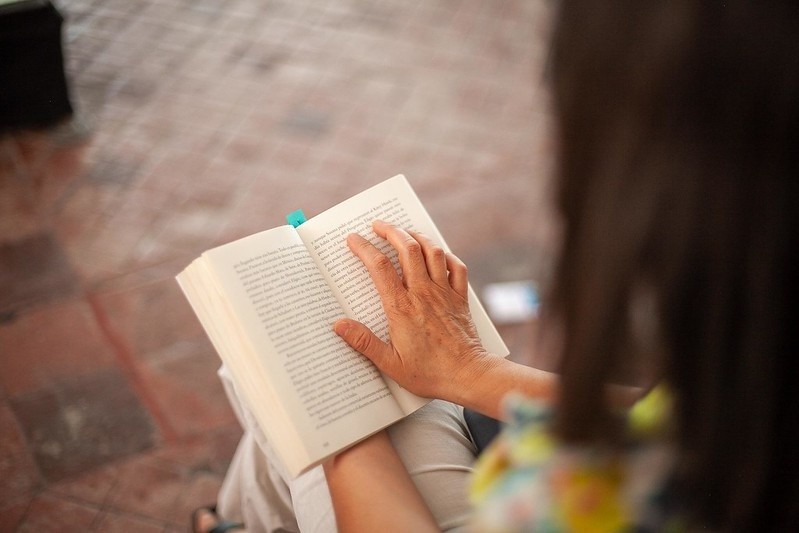 Con la intención de acercar al público lector al mundo literario y darles voz, este programa se creó en 2003. FLICKR/FIL Guadalajara 