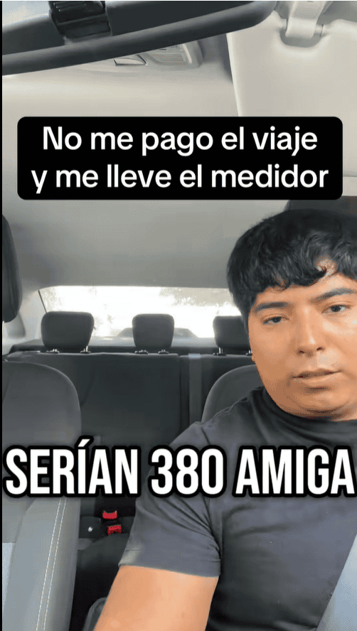 Captura del video viral donde el chofer supuestamente roba un medidor de luz. TikTok / arielcomoeljabon0