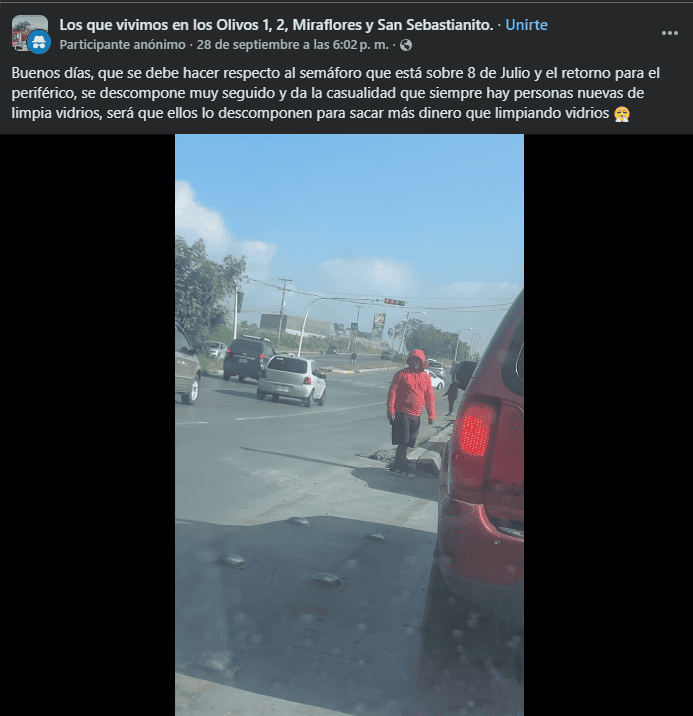  Usuarios de redes sociales reportan a las personas que supuestamente desconectan los semáforos y piden dinero. ESPECIAL / FB